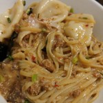 麺や マルショウ - 冷製台湾トロロまぜそば・ザ・肉盛り&水餃子増し-混ぜ後(2016/7)