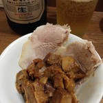 麺や マルショウ - ザ・肉盛りを別皿でいただき酒のアテに(2016/7)