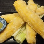 寿司居酒屋 㐂六 - 甘いトウモロコシの天ぷら