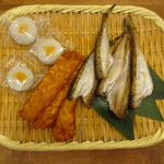 磯丸水産 - お通し「氷下魚/コーン入りさつま揚げ/チーかま」