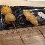 串処かりや - 鶏だんご200円、牛串（2本220円）