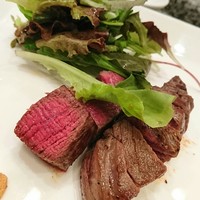ホテルオークラレストラン名古屋 鉄板焼 さざんか - 国産牛ヒレステーキ　サラダ添え