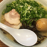 博多濃麻呂 - 再訪日：2016.07.30
            ねぎラーメン（煮卵トッピング）