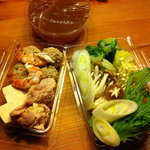 そうざい楼太 - 冬限定の鍋せっと。（写真は２人分）超上品なおだしで最後は雑炊♪