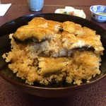 料亭 明月楼 - 中段にも鰻が挟んである