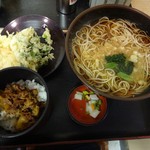 そば作 - 日替わりセットたぬきそばと豚肉のしぐれ丼に春菊天と玉ねぎ天トッピング