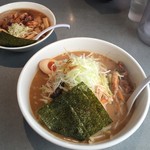 北海道らーめん小林屋 - 醤油と野菜大盛り比較