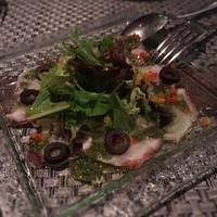 R restaurant & bar - タコのカルパッチョ。個人的にはもうちょっと酸味が欲しかった。