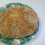パナセ - カイザーゼンメル７０円、上部の模様が王冠に見えるんで「皇帝」という名前のついたオーストリアの食事パンです。