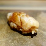 菊鮨 - ［2016/07］寿司⑨ 煮帆立貝の握り 赤酢