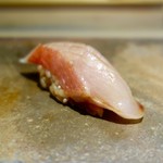 菊鮨 - ［2016/07］寿司⑪ 銚子産金目鯛の握り 赤酢