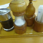 Furusatoyakuzen Shinju - テーブルにあります調味料の１部