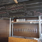 ビア パブ 25 - カウンター内タップ13基