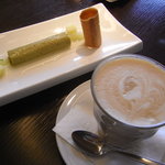 Wattle Tokyo - デザートとカフェラテ