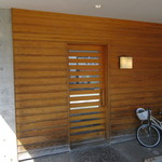 祇園寿司 - 入口もこんな感じです…(笑)