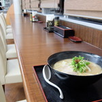 窓向きカウンター席