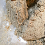 鎌倉菓子 鎌倉五郎本店 - お餅が見えないくらい麦粉をふりかけてくださいます(*^^*)