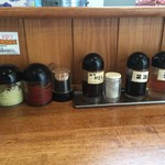 ラーメン喜輪 - 薬味たち