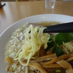 麺や二代目 夜来香 - ストレート麺です