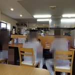 麺や二代目 夜来香 - 店内①厨房とカウンター
