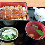 御所苑 - うな重と肝吸い