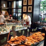 洗練された都会のベーカリー