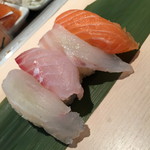 Uogashi Nihonichi Tachigui Sushi - ４貫セット（６００円＋税）平目・黒鯛・すずき・オーロラサーモン２０１６年７月