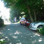蕎麦切り　こばやし - お店の前の駐車スペースは所狭しとお客さんの車が止まりまくっています。