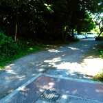 蕎麦切り　こばやし - 
      そば屋の場所が、こんな砂利道の下り坂の下にあったので、、、、困りました（＞＜）