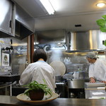 蕎麦切り　こばやし - 親子三代で経営しています。孫の小学生の女の子がお店を手伝っていたのには泣けた（T T）
      