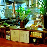 蕎麦切り　こばやし - カウンターからみた店内。