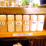 蕎麦切り　こばやし - え〜〜〜〜、こんなにたくさんのそば粉を使っているんですか？？？驚き、、、、いや驚愕！