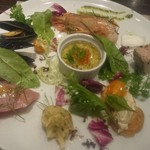 キャトルラパン - アートのような繊細な盛り付け！前菜盛り合わせ