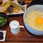 讃岐うどん はるしん - 釜玉２玉+ヘルシー天ぷらセット880円