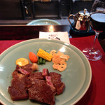 くいしんぼー山中 - 赤ワインを凄く美味しくする牛ちゃんだ