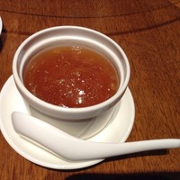 神仙閣 神戸店 - フカヒレスープ
                  底に何やら卵系