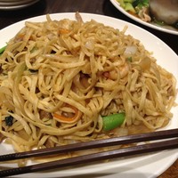 神仙閣 神戸店 - てんこ盛りの特製焼きそば