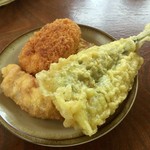 手打うどん 松岡 - 今回は、ちょっと欲張ってコロッケとイワシ天も・・・