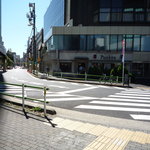 ル・ブルギニオン - 道順④『Pandora』というお店が見えたら、左折しひたすら真っ直ぐ行くとお店に着きます。