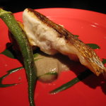 真鯛のポワレ (モロヘイヤと牛蒡のソース)