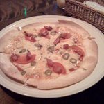 ジャズカフェ ロンドン - 薄生地のピザ