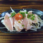 鉄火 - 大人定食の大山鶏タタキでございます