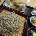 菊新 - 石坂まいたけの天ぷらそば920円