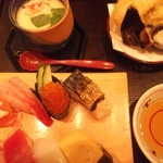 廻鮮寿司海座 - お寿司は、８貫。天ぷら等もチョイスできますよ。