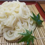 大分の海と山の料理 でんでん - 一晩寝かせた細めのうどん 熟成してます コシもあるしのど越し最高