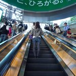 ル・ブルギニオン - 道順①六本木駅C1出口からヒルズ方面へ。長いエスカレーターを上っていきます。