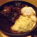 CONA - 牛バラ肉の赤ワイン煮込み