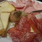 トラットリア クアルト - ハムもパテも美味