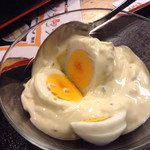江戸屋 - 丸ごとゆで卵のタルタル。