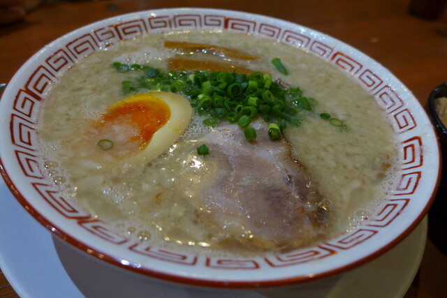 豚骨ラーメン だるま大使 本店>